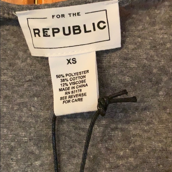 For the Republic Grey Women's Tee Shirt Size XS - Picture 3 of 4